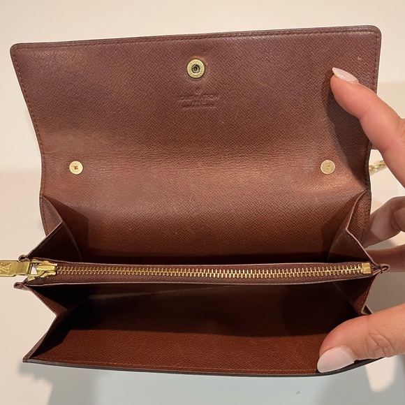 Authentic Vintage Louis Vuitton Monogram Bifold Wallet on Chain. - Picture 8 of 14